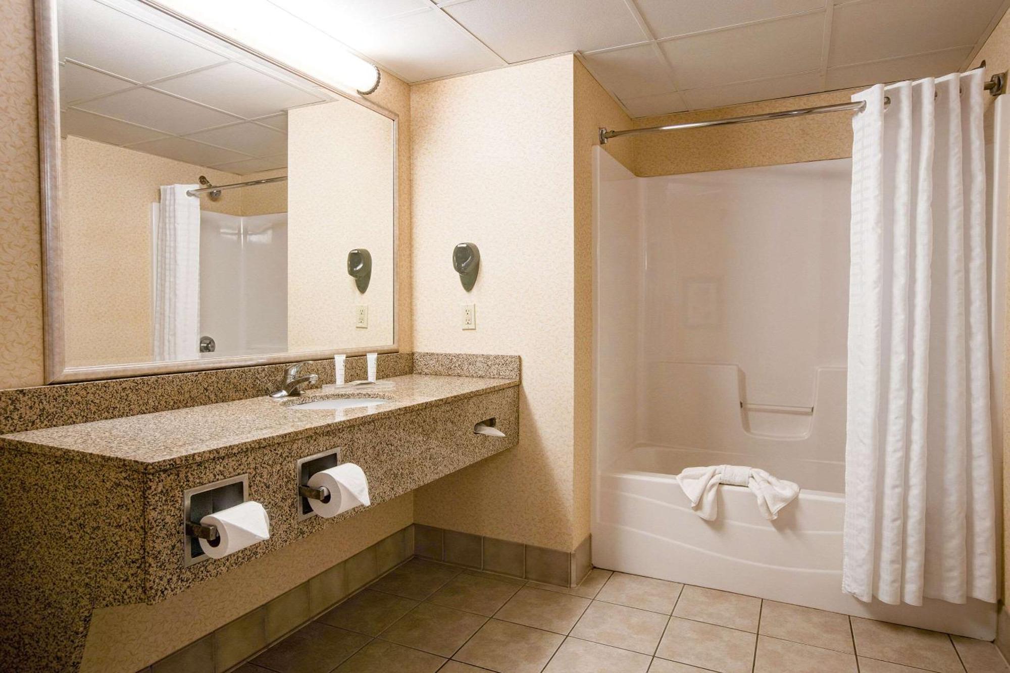 Comfort Inn & Suites St Paul Northeast Vadnais Heights Exteriör bild
